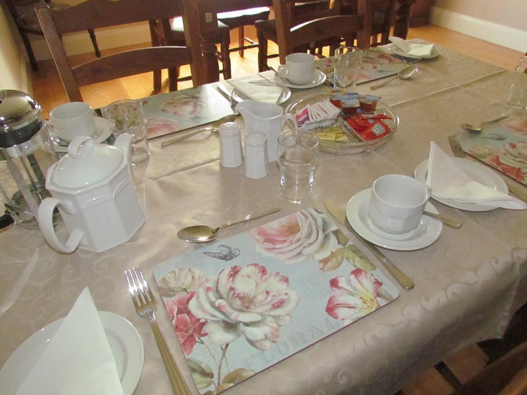 Gate Lodge B&B Portumna Ngoại thất bức ảnh