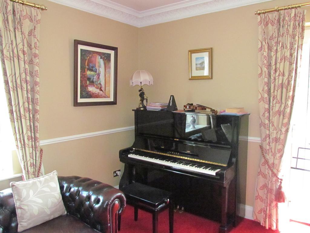 Gate Lodge B&B Portumna Ngoại thất bức ảnh